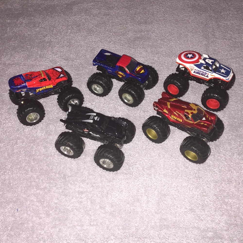 Super Hero Hotwheels Monster Trucks (5)